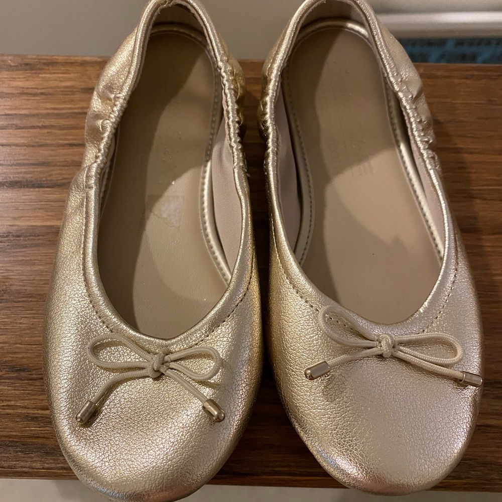 Girls size 12 Ballet Flats in Gold